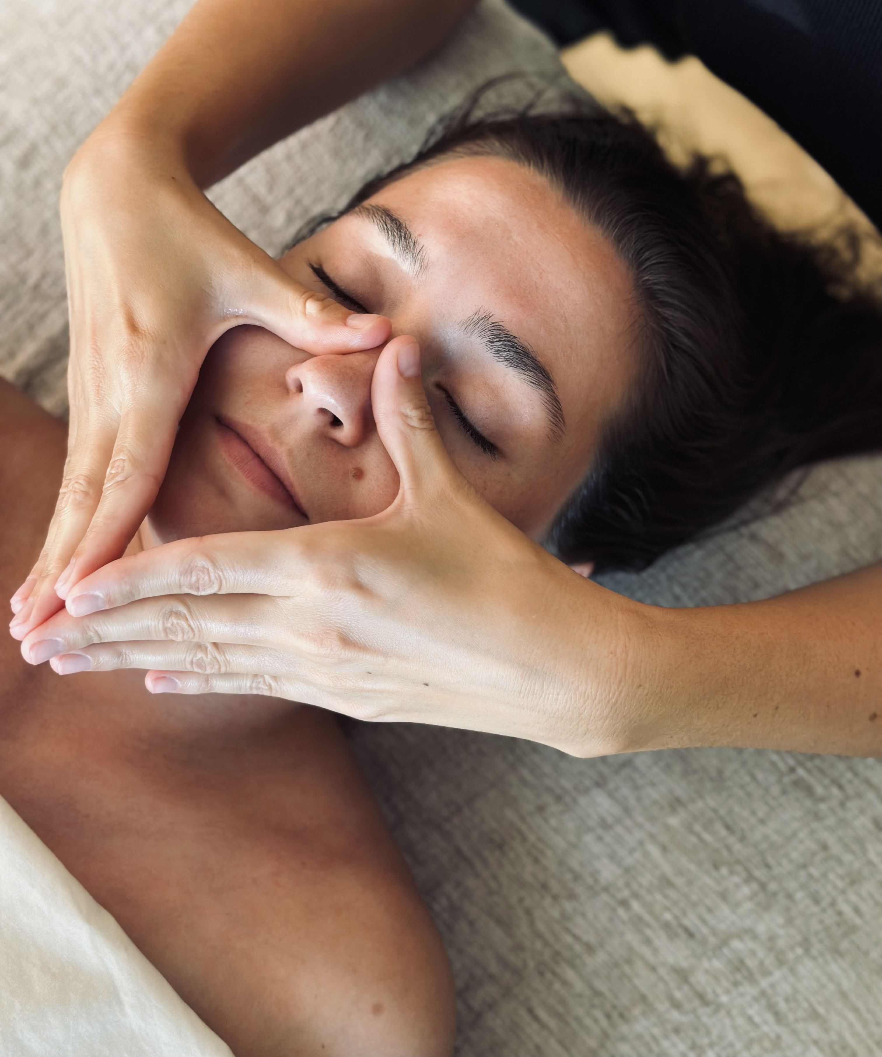 Gesicht-, Hand- und Fußmassage