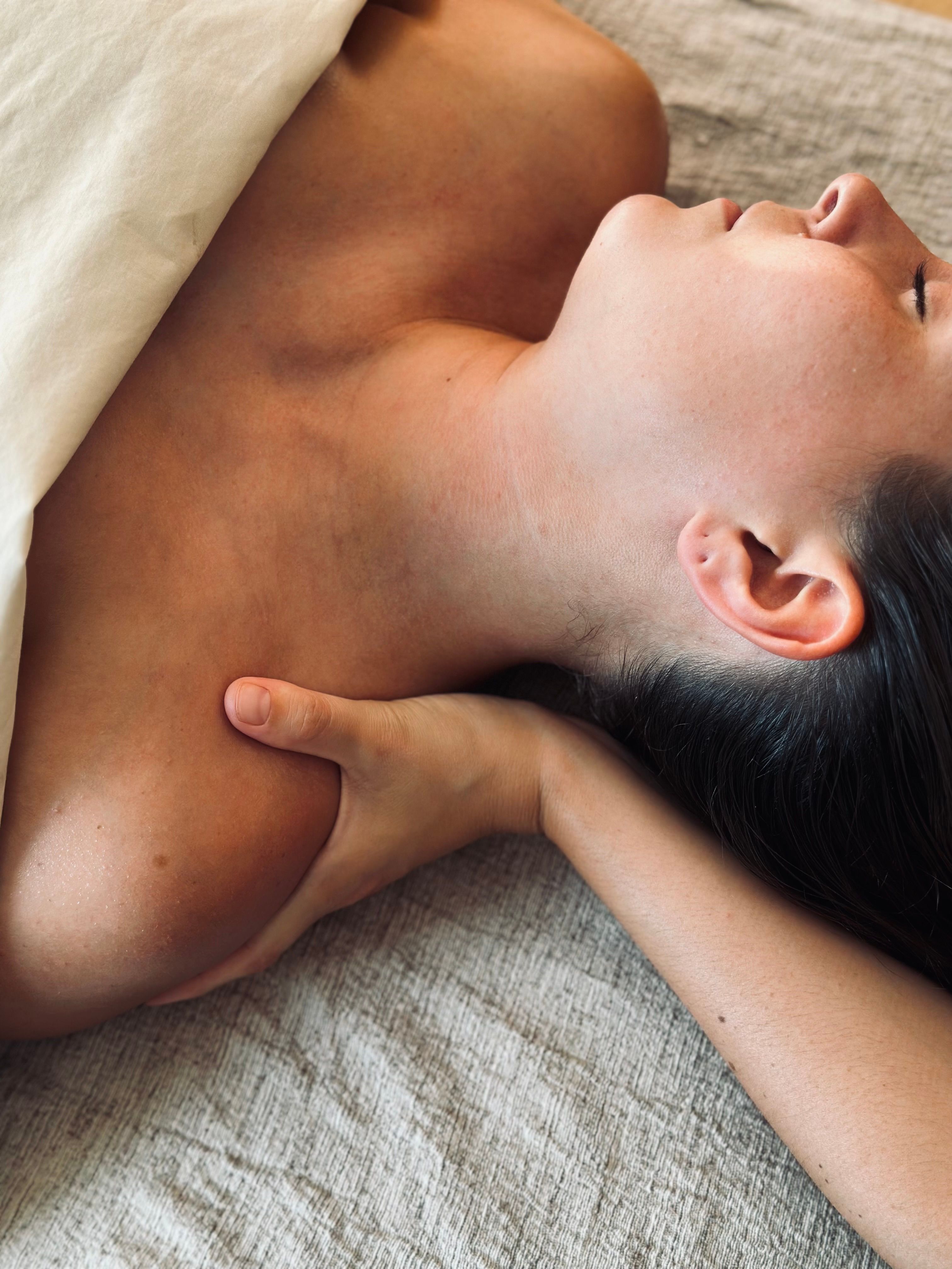 Gesicht-, Hand- und Fußmassage